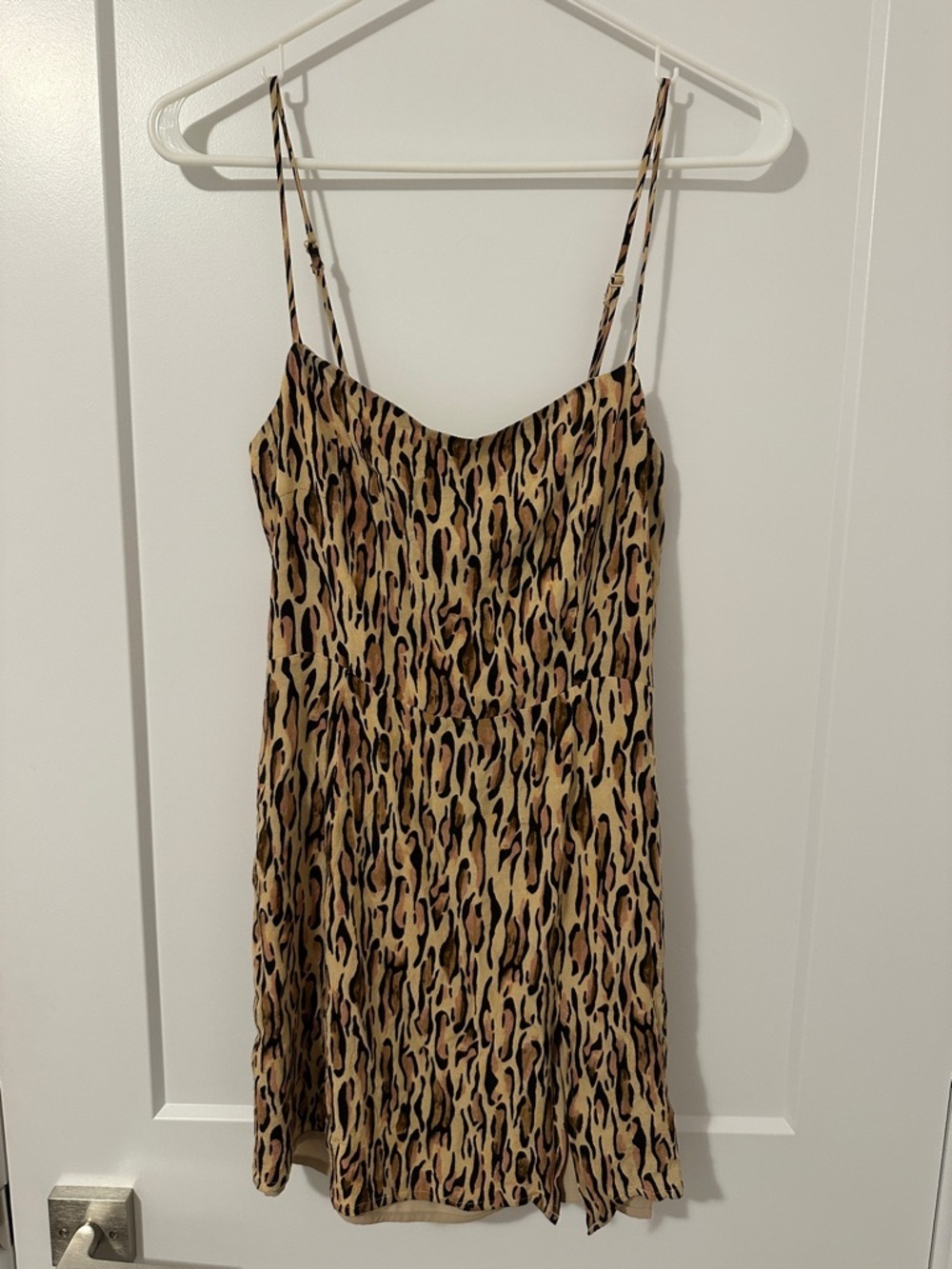 Aritzia Sunday Best Chiara Leopard Mini Dress Side Slit Size XS Women’s